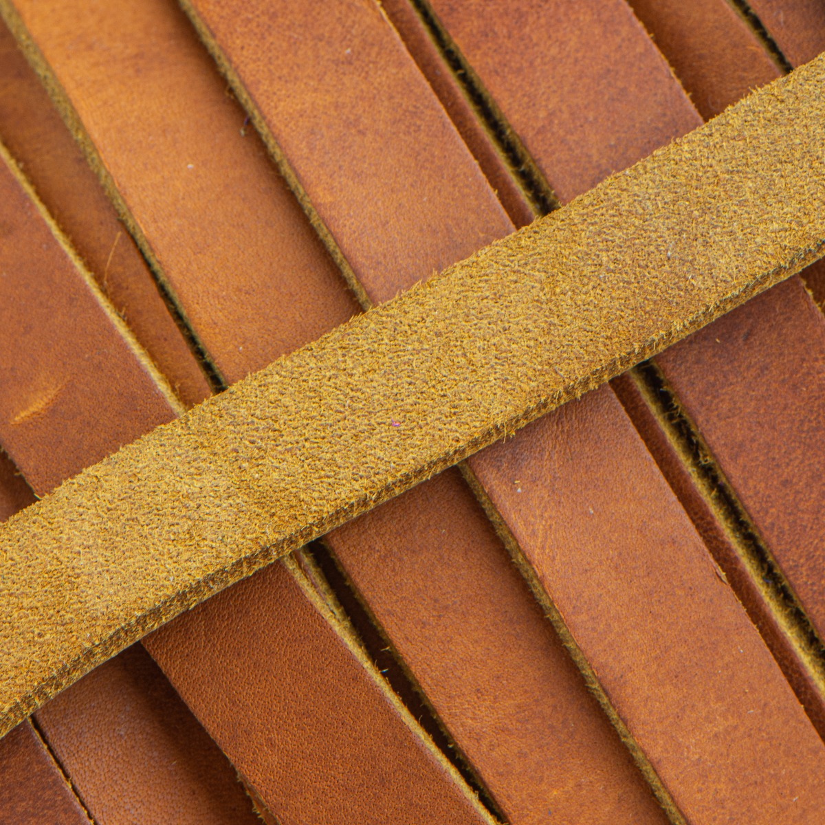 10 mm Cognac Brown Greased Leather band (PullUp Leather) per meter